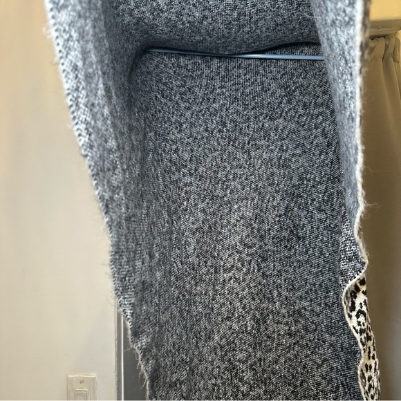 Ann Taylor Asymmetrical Handkerchief Hem Animal Print Turtleneck Fleece Poncho M - Picture 10 of 11